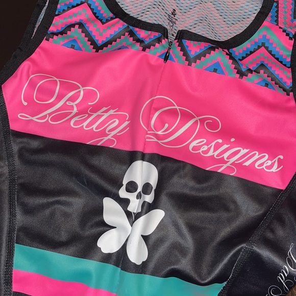 ππ²β’ ππ
π Betty Designs x BADDIE VIBESππ
π - Picture 5 of 16